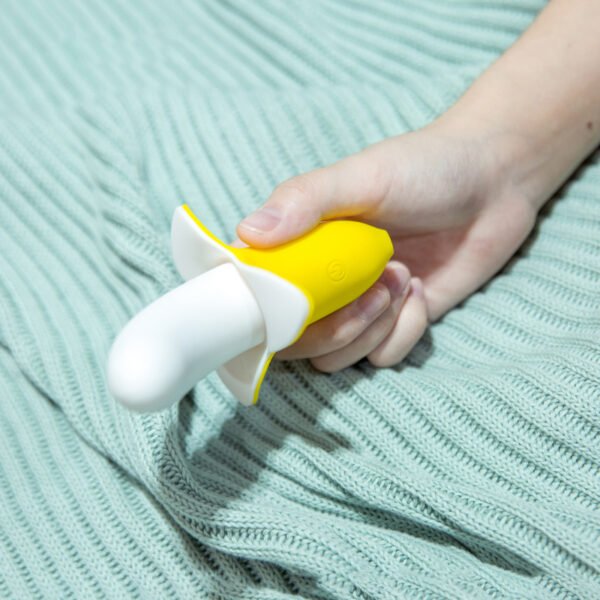 Satisfying female clitoral stimulation soft silicone fruit sex toy dildo g-spot banana vibrator - 图片 10